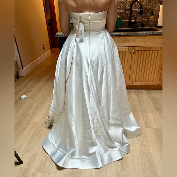 Meshki Eileen Strapless Wedding Gown - Picture 4 of 6